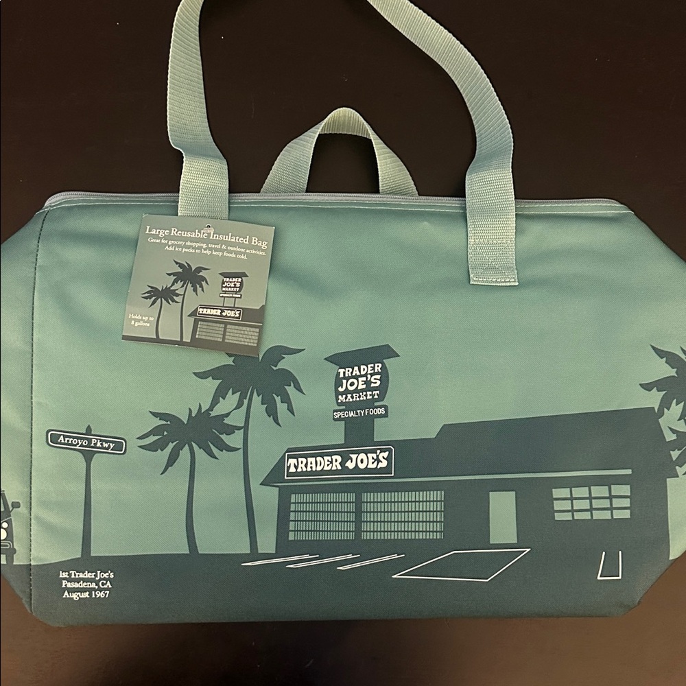Trader Joe’s Huge Large Reusable Insulated Bag Tote Green NWT Adorable VW Bus